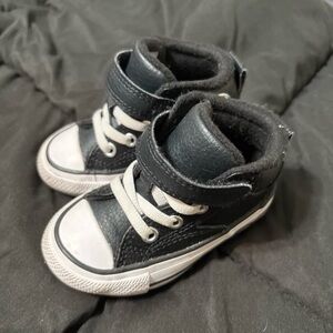 Converse Toddler Sneaker Boot size 4